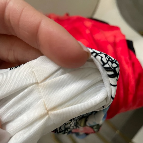 Floral Bikini Swimsuit Top Vince Camuto NEW SMALL - Picture 9 of 9